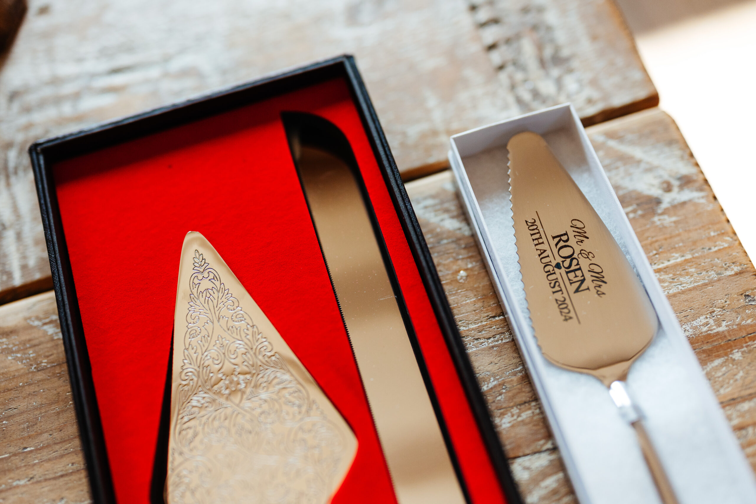 A personalised silver cake slice with Mr & Mrs Rosen engraved on to it.