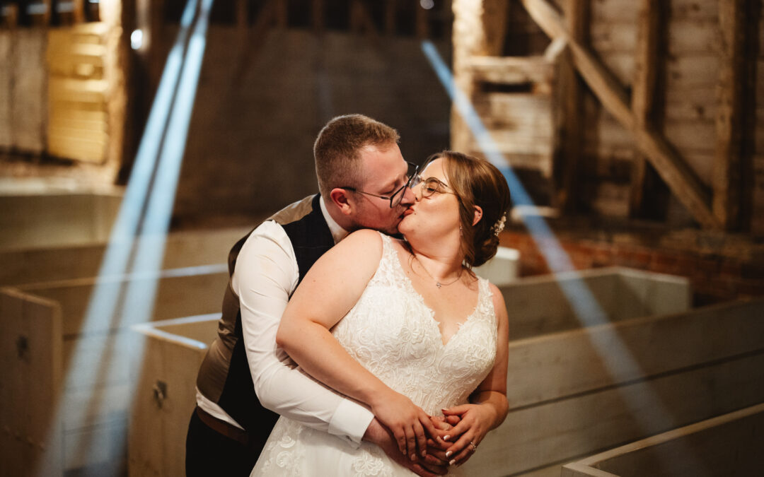 Summer wedding at Milling Barn – The wedding of Leah and James