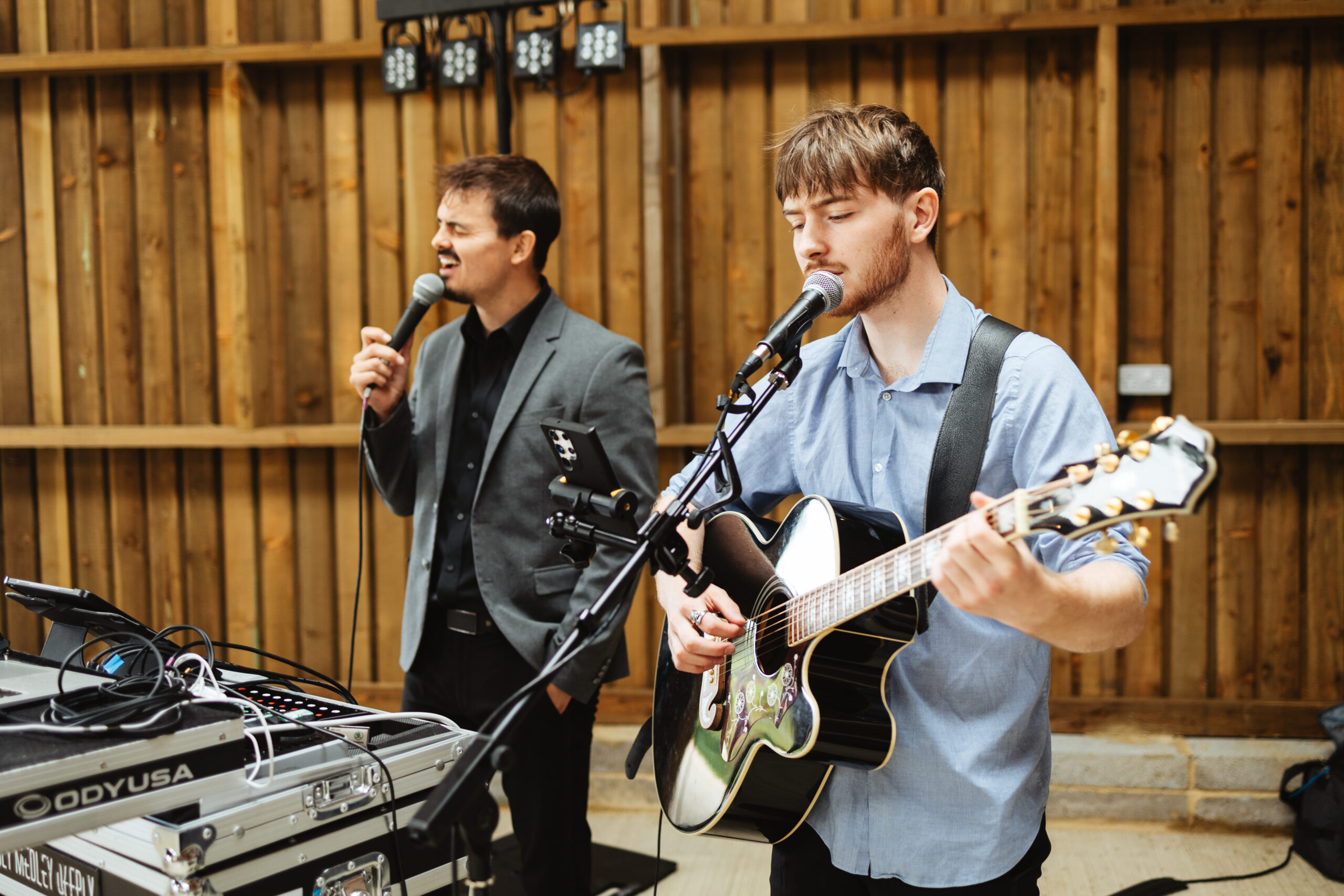 A guitarist and a singer entertaining the guests.